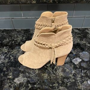 Size 9 camel/tan bootie